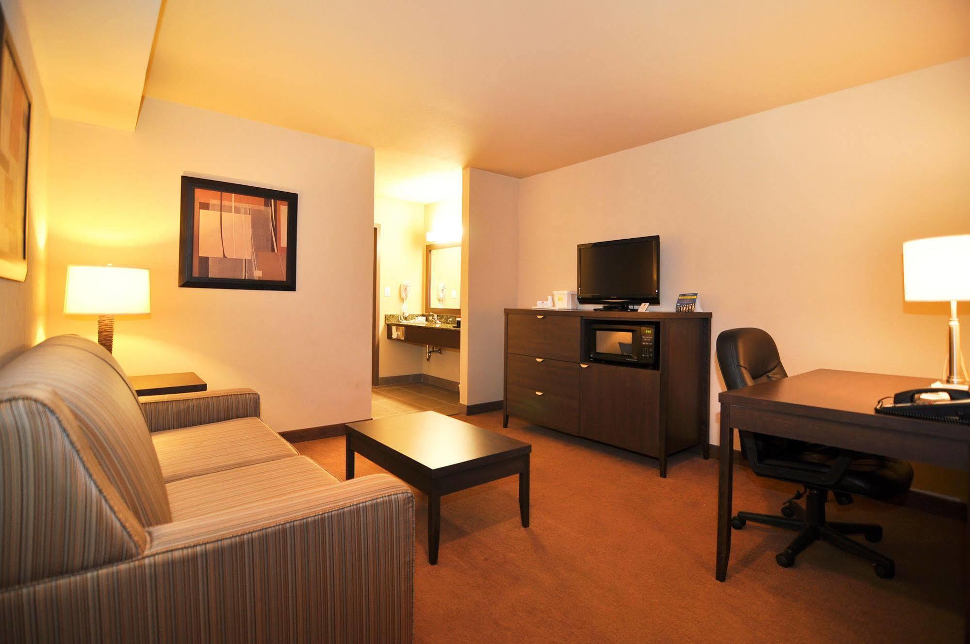 เบสต์ เวสเทิร์น พลัส เซนต์ จอห์น โฮเต็ล แอนด์ สวีท Hotel เซนต์จอห์น ภายนอก รูปภาพ